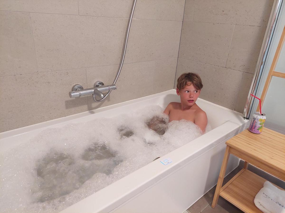 Vakantiewoning Met Permanent Verwarmd Zwembad En Sauna Koekelare 외부 사진